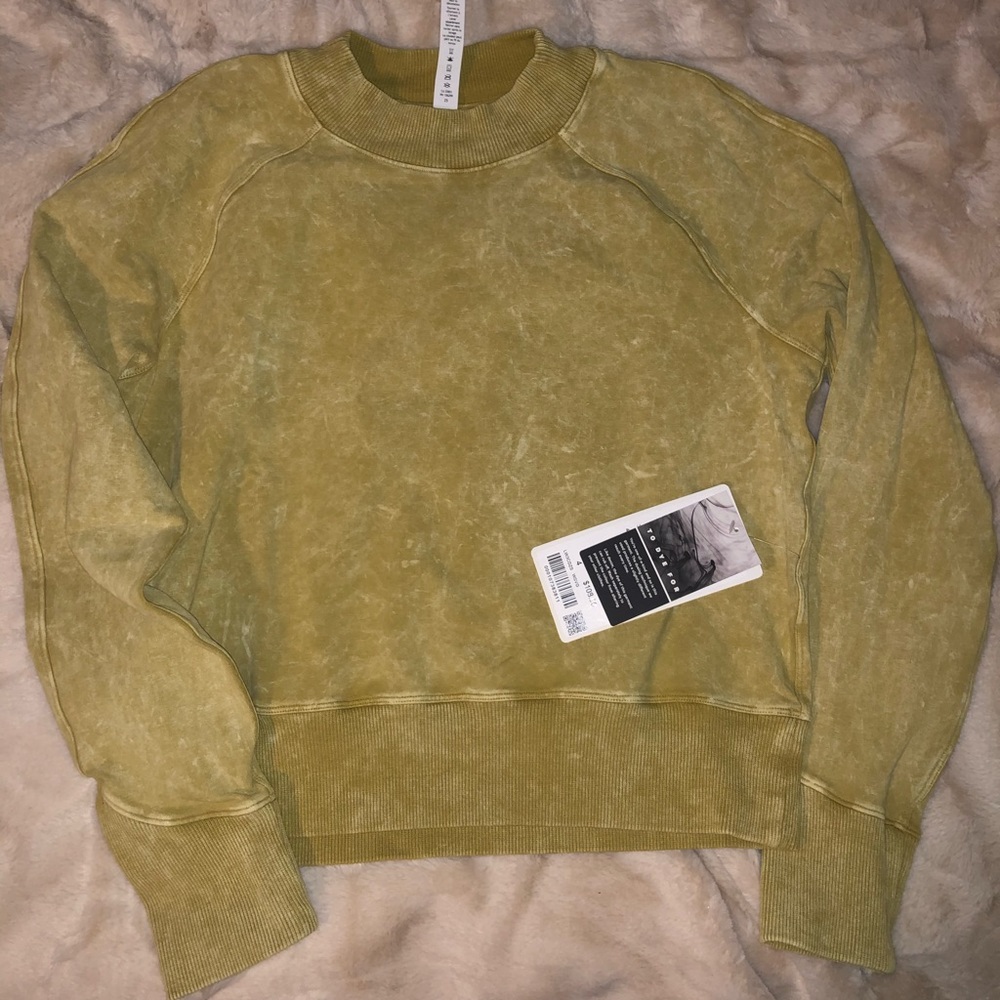 BRAND NEW LULULEMON CREWNECK